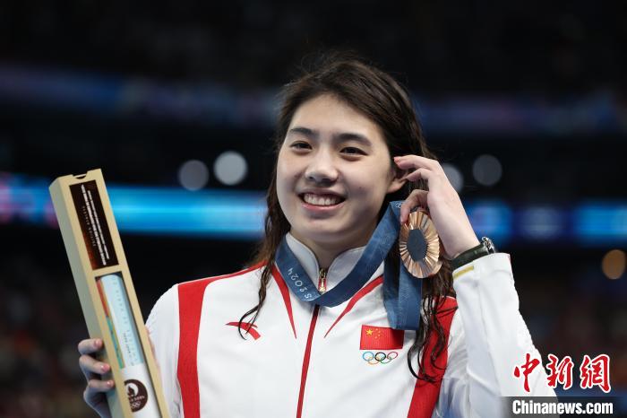 巴黎奥运带病夺铜：张雨霏学会在不完美中坚持