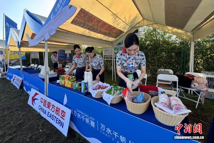 2025万水千帆赛首站赣江开赛 40支船队竞逐风浪