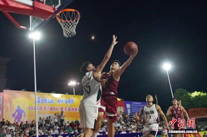 化州杨梅航空小镇队勇夺2025茂名墟BA男篮总冠军