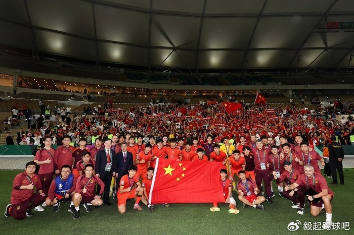 中国男足新一期集训名单出炉 中场核心阵容引关