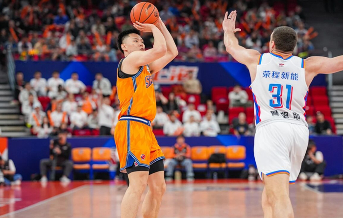 上海男篮力克天津豪取十五连胜 李弘权三分神准